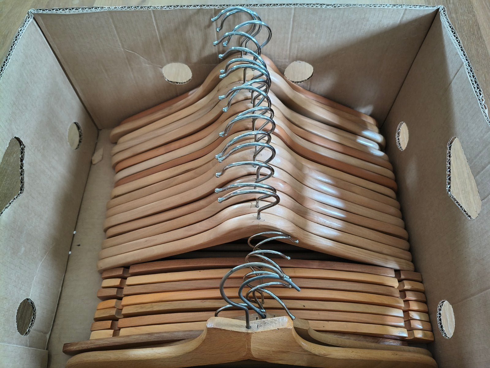 Houten kleerhangers - Set van 16 + 7  + 3 stuks, Ophalen of Verzenden, Gebruikt, Hout, Kinderen en Volwassenen