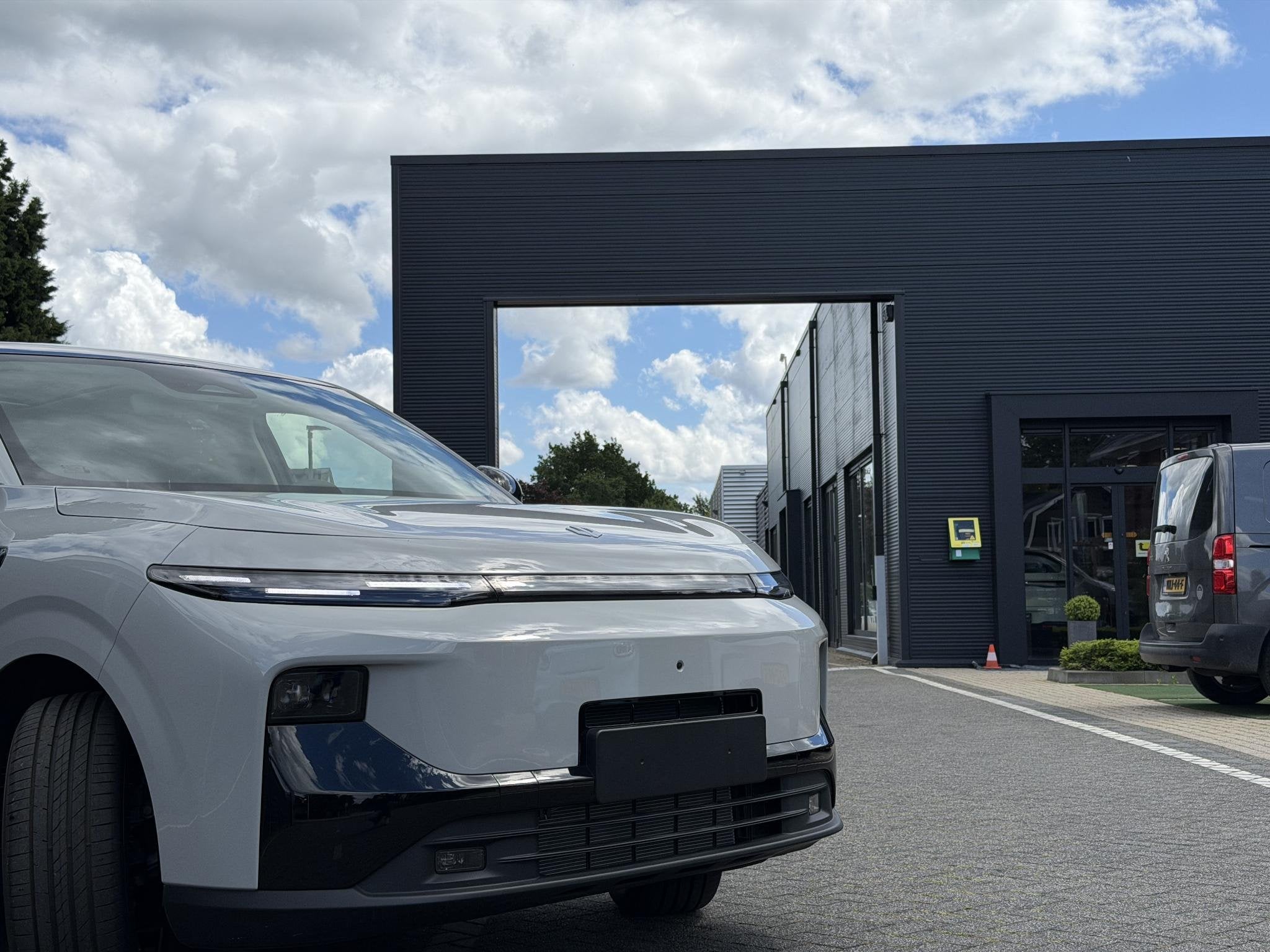 Leapmotor B10 Design Hybrid EV 18.8 kWh 218PK Automaat Navig, 12 maanden, Achterwielaandrijving, 4 cilinders, Hybride Elektrisch/Benzine