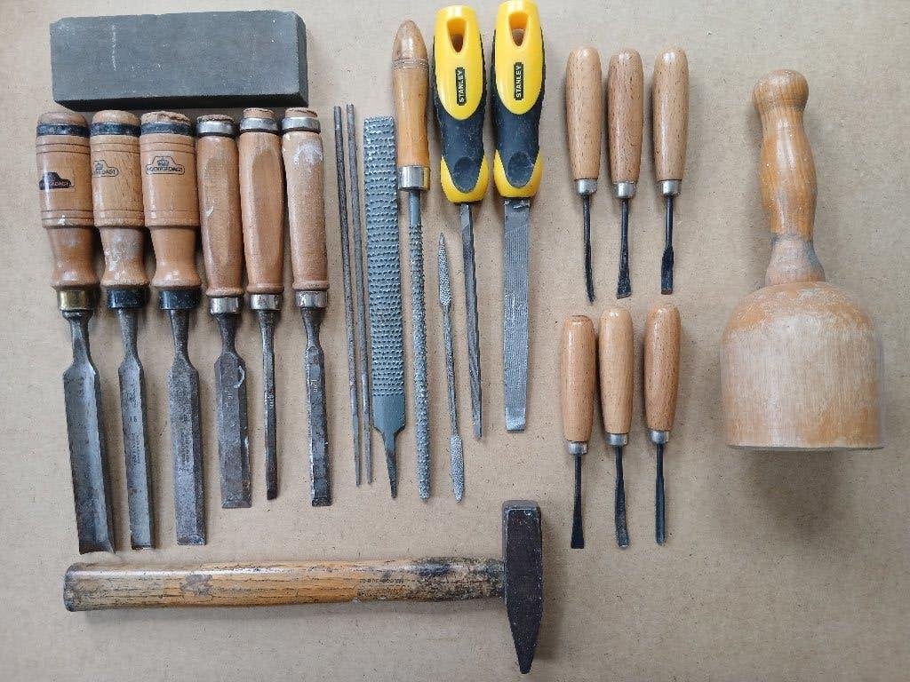 25 Beitels en ander gereedschap voor beeldhouwen (hout), Verzenden, Gebruikt