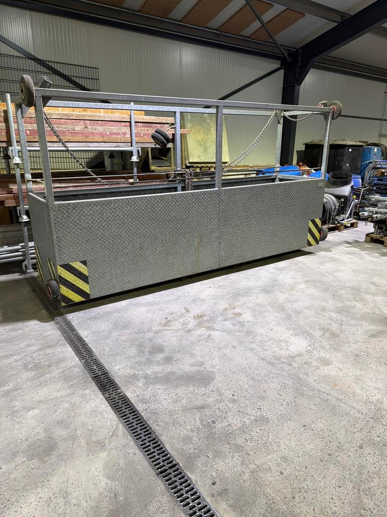 Werkbak 4000x1000mm - Zeer nette staat, Zakelijke goederen, Machines en Bouw | Liften, Steigers en Ladders, Ophalen