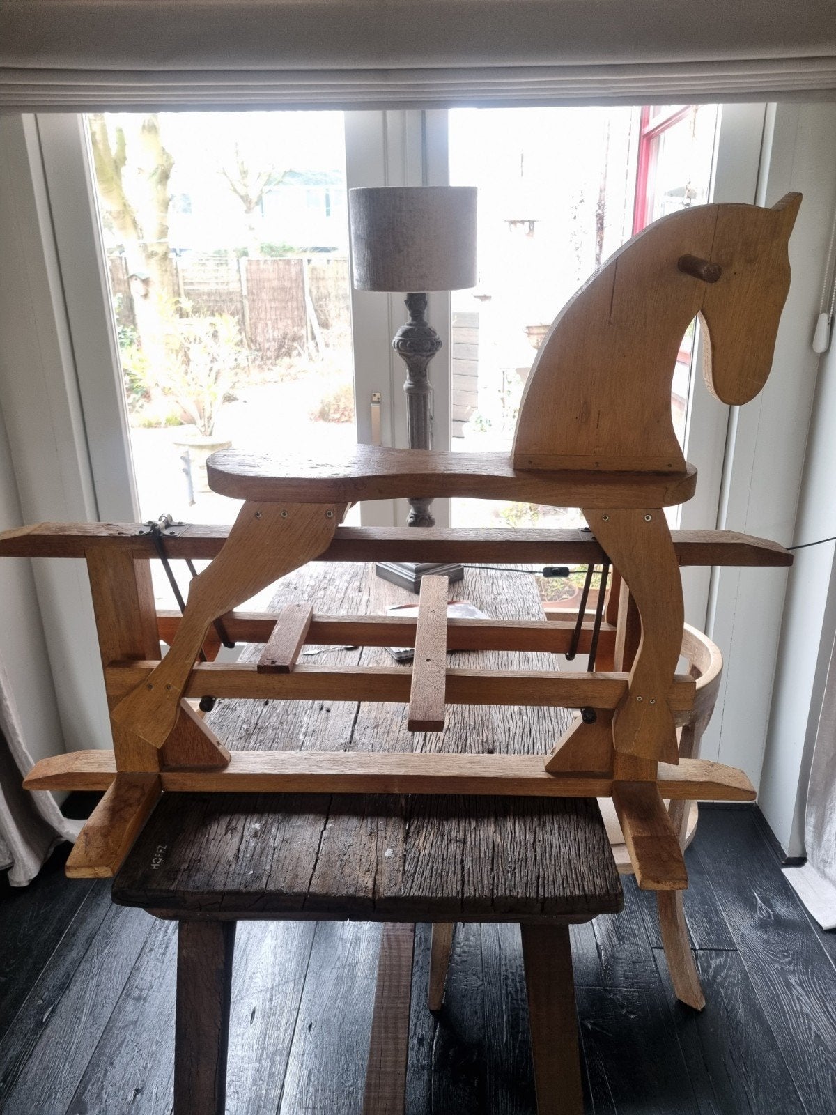 Klassiek houten schommelpaard - Tijdloos speelplezier, Ophalen, Gebruikt, Rij- of Hobbelspeelgoed