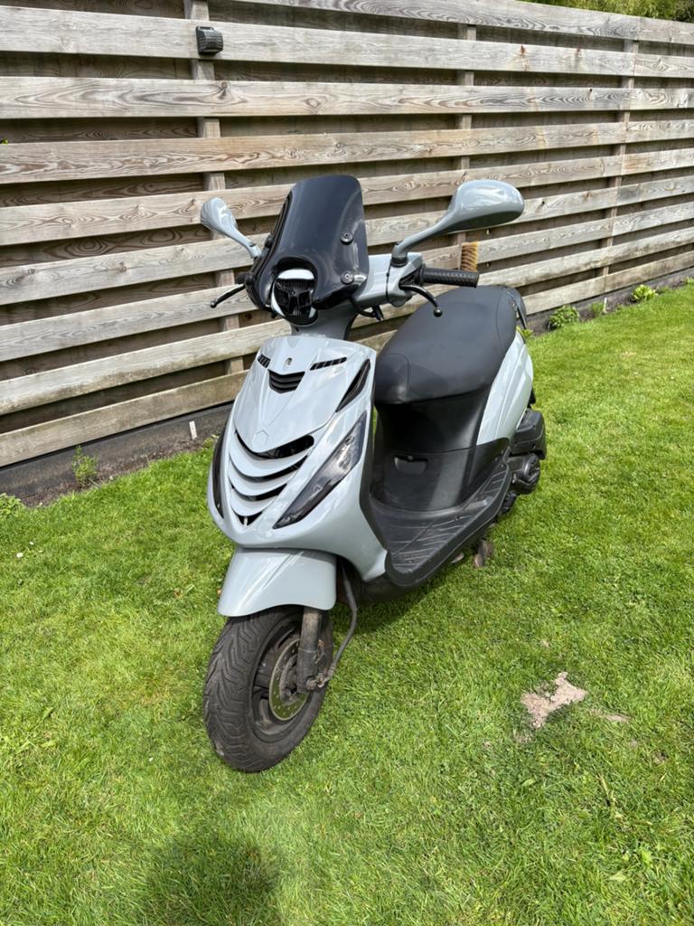 Piaggio zip 50cc, Fietsen en Brommers, Scooters | Piaggio, Gebruikt, Zip, Maximaal 45 km/u, Benzine, Ophalen