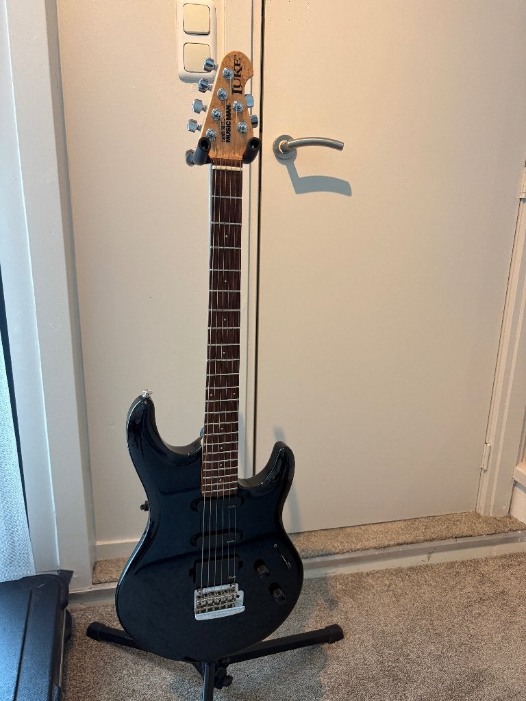 Foto 12 van Ernie Ball Music Man " LUKE "   elektrische gitaar