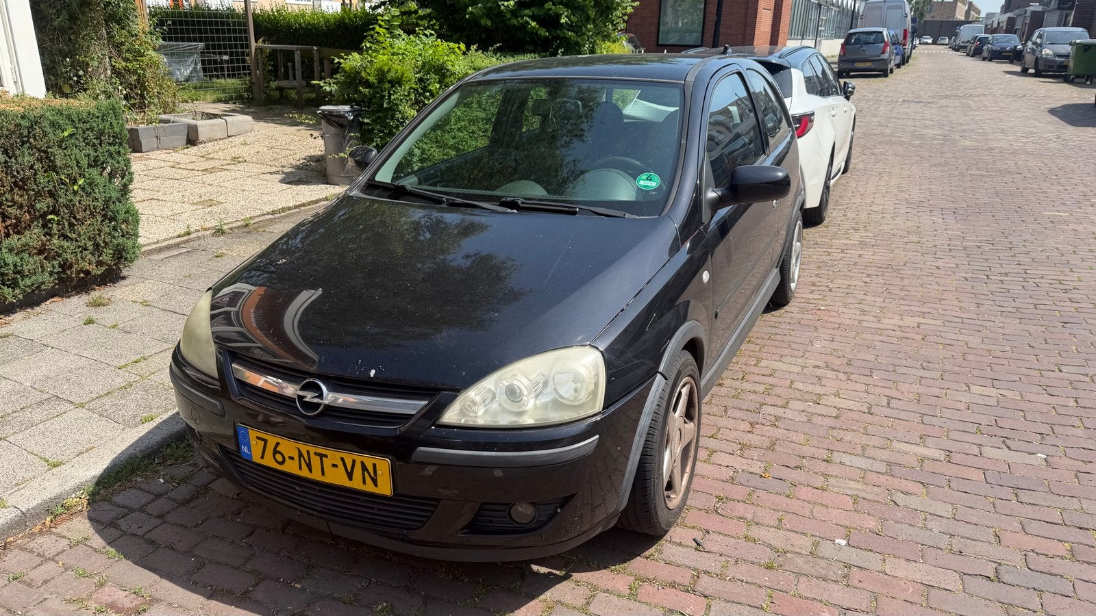 Opel Corsa 1.2 16V 3D 2004 Zwart, Auto's, Voorwielaandrijving, 450 kg, 74 pk, 31 €/maand