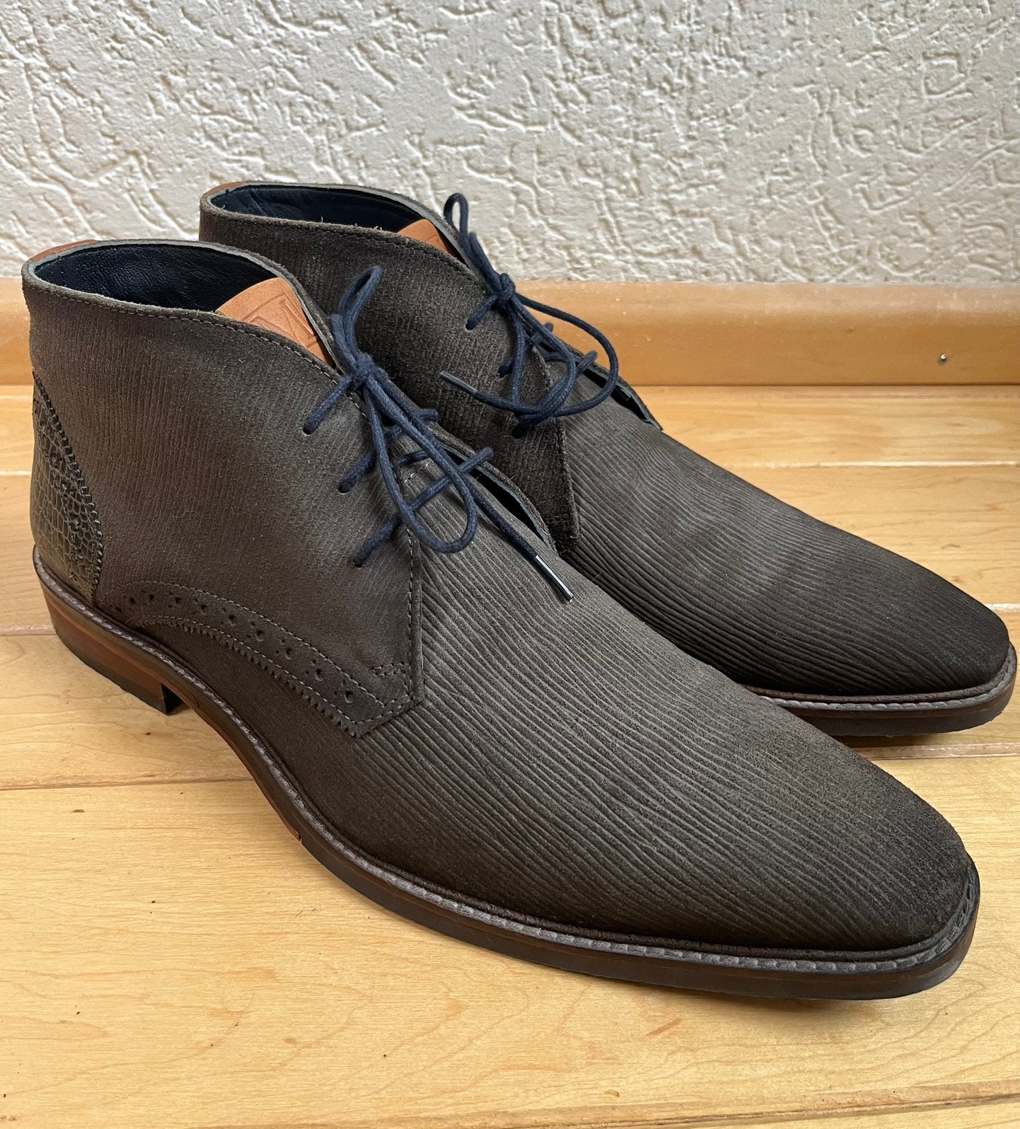 Mooy enkellaarzen maat 48 grijs leer bruine accenten ZGAN, Overige kleuren, Boots, Ophalen of Verzenden, Zo goed als nieuw