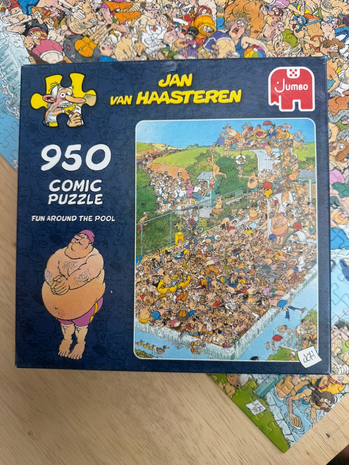 Jan van Haasteren Fun around the pool 950 stukjes compleet, Hobby en Vrije tijd, Denksport en Puzzels, Ophalen of Verzenden, 500 t/m 1500 stukjes