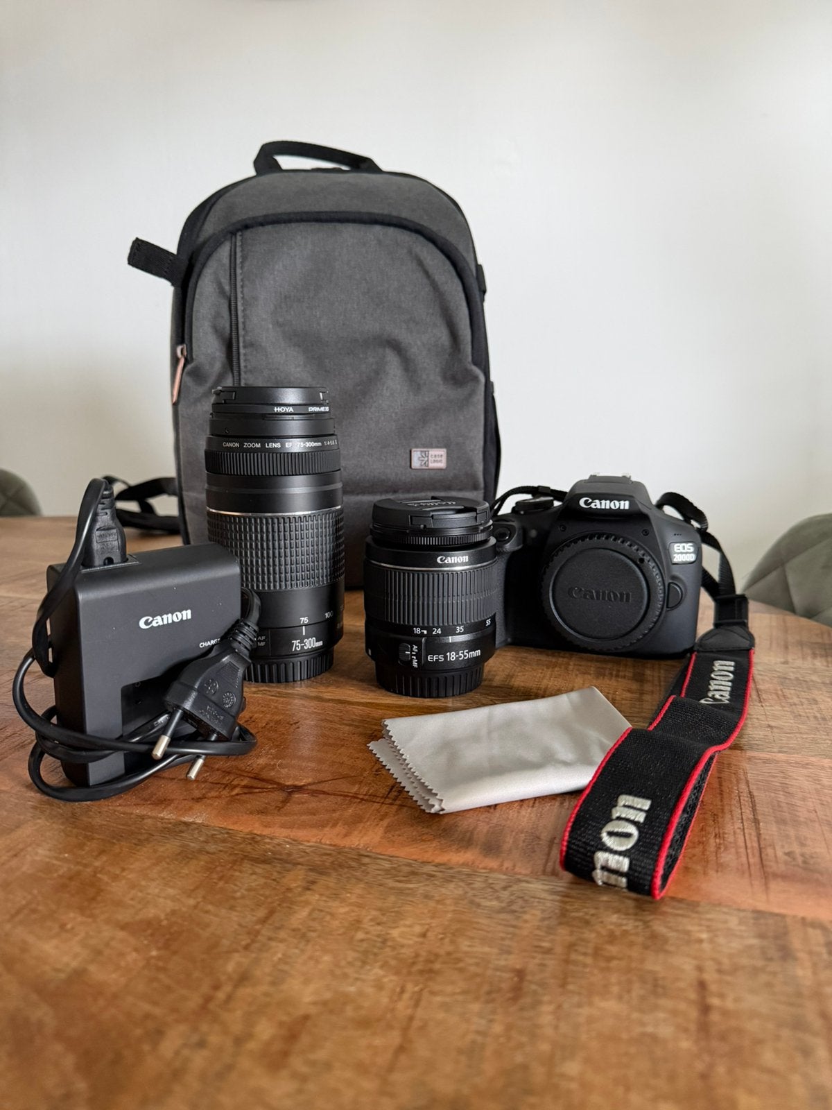 Canon EOS 2000D, Weinig gebruikt, Ophalen, Canon, Zo goed als nieuw, 8 keer of meer
