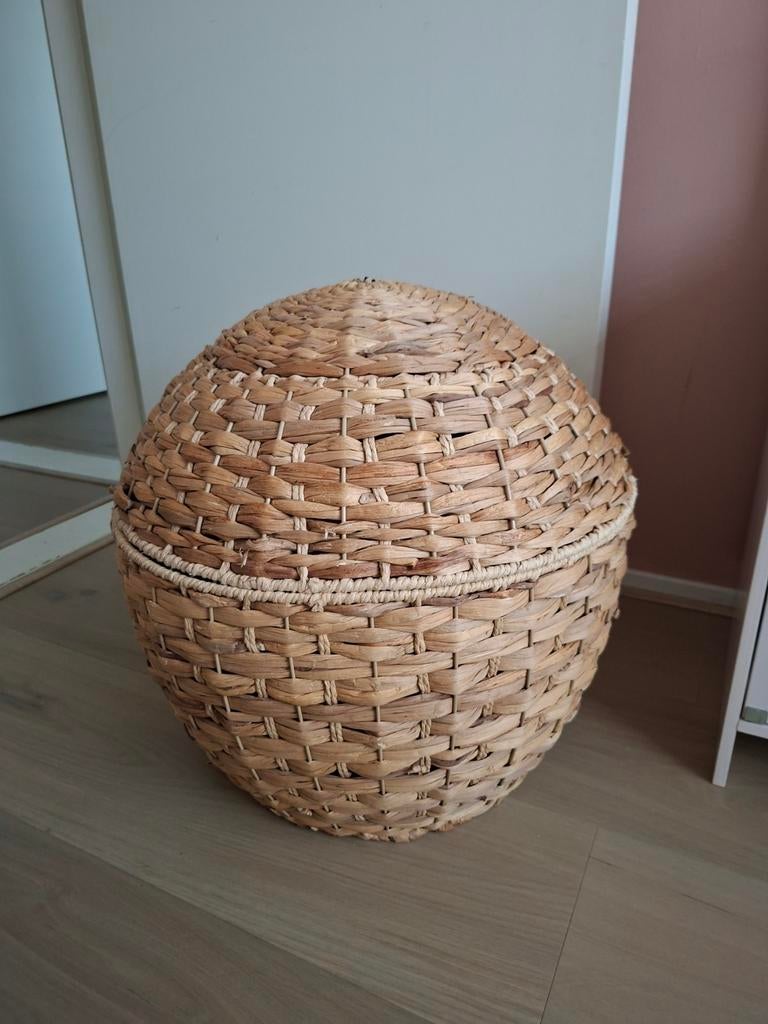 Grote rieten mand met deksel - Opbergmand.Stroken zitten los, Gebruikt, Mand, Rond, Ophalen of Verzenden