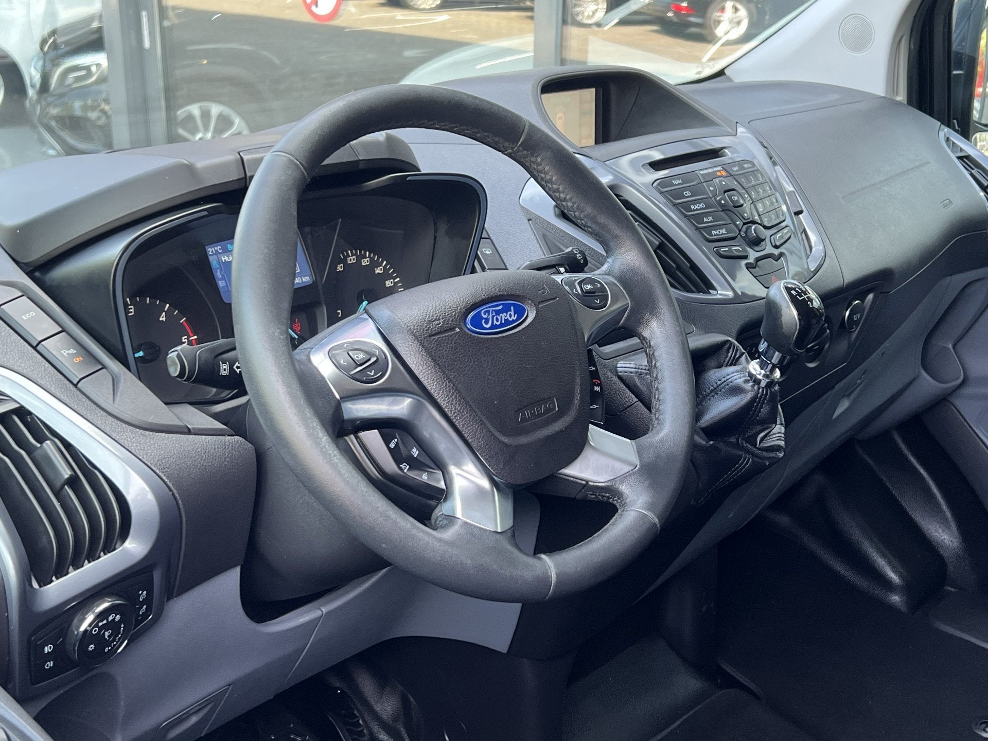 Foto 3 van Ford Transit Custom 270 2.2 TDCI L1H1 Champions Edition! | M