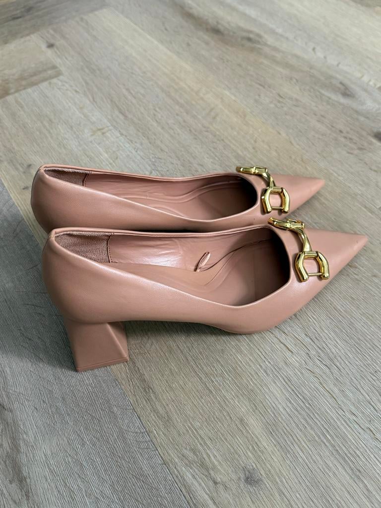 Zara schoenen met gouden detail, Schoenen met lage hakken, Beige, Ophalen of Verzenden, Zo goed als nieuw