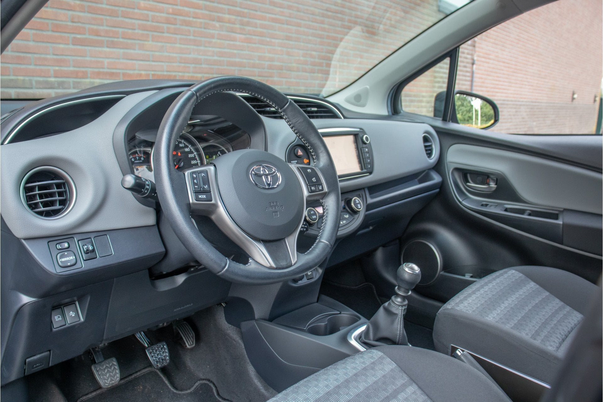 Toyota Yaris 1.3 VVT-i Trend, 1e eigenaar, 23.000km NAP, Cam, Dealer onderhouden, Euro 6, 4 cilinders, Bedrijf
