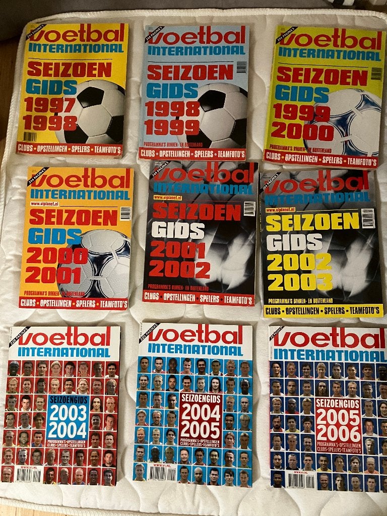 Voetbal International Seizoensgidsen 1997/98 t/m 2014/15, Boeken, Balsport, Voetbal International, Ophalen, Gelezen