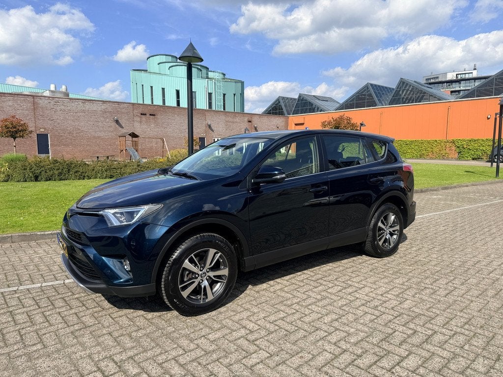 Toyota RAV4 2.0 VVT-i AWD Dynamic 4X4 Dealer onderhouden, Auto's, Gebruikt, 4 cilinders, 2000 kg, 1465 kg