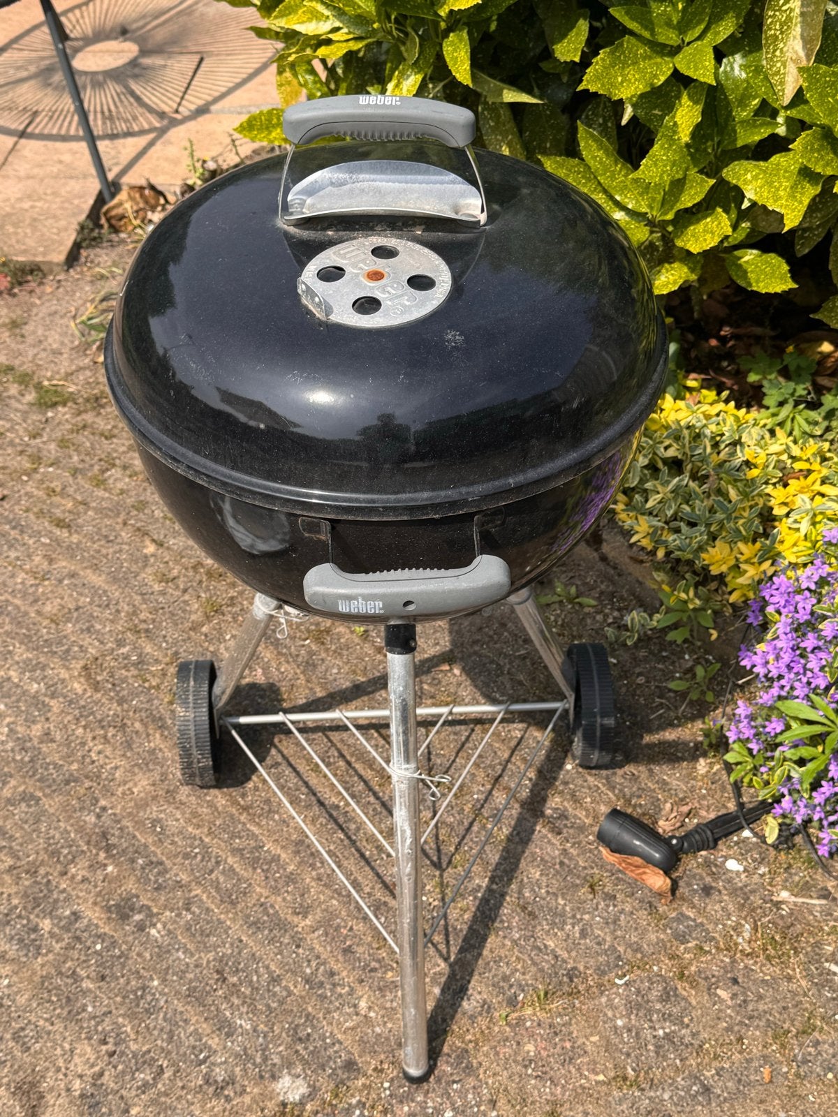 Weber Kettle Barbecue 47cm - Compact en Draagbaar, Tuin en Terras, Houtskoolbarbecues, Ophalen, Gebruikt