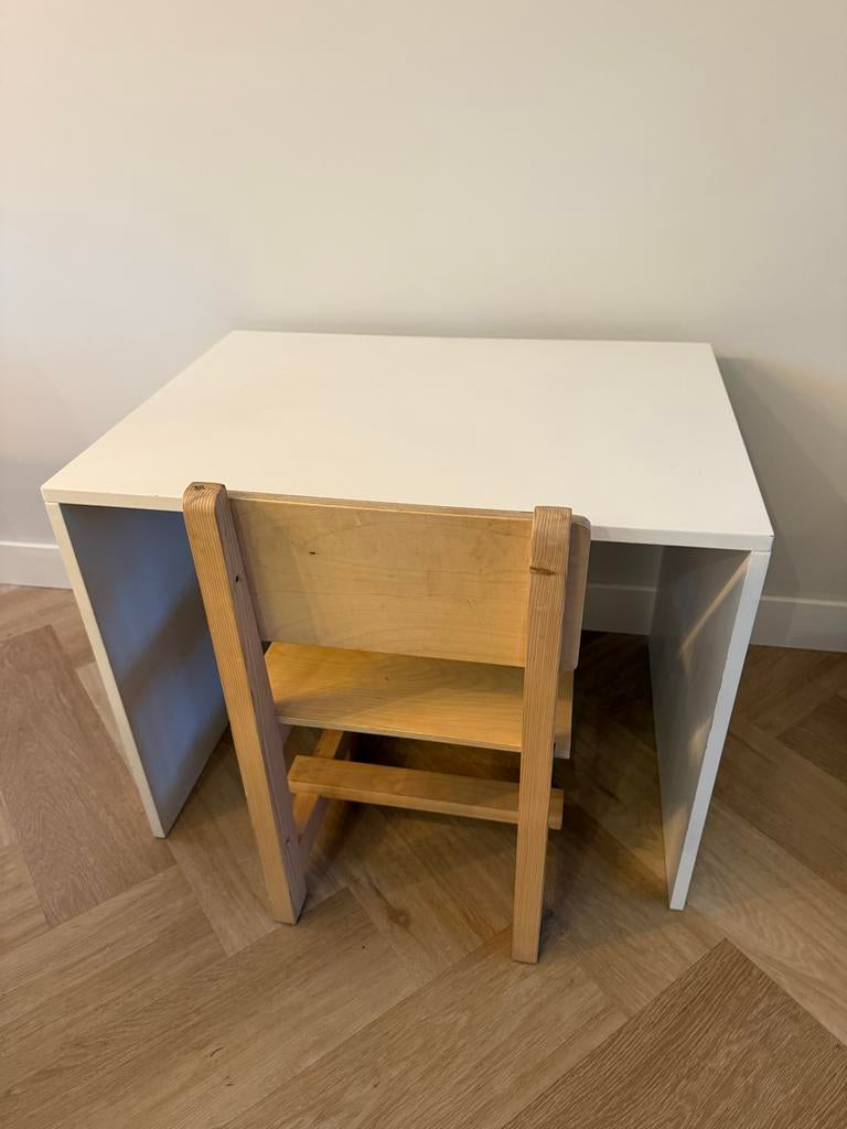 Knutseltafeltje Petit Amelie, Kinderen en Baby's, Kinderkamer | Tafels en Stoelen, Ophalen, Zo goed als nieuw, Tafel(s)