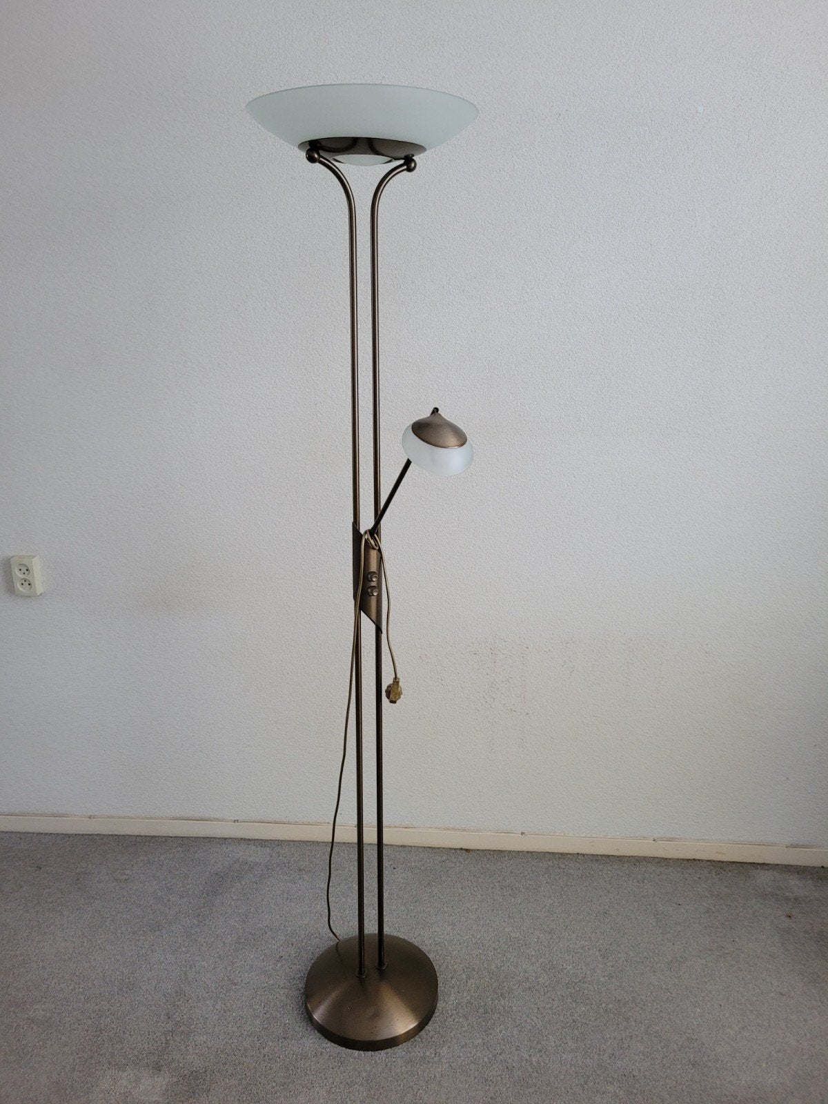 Moderne bronzen vloerlamp met leeslamp, Gebruikt, Glas, Modern, 150 tot 200 cm