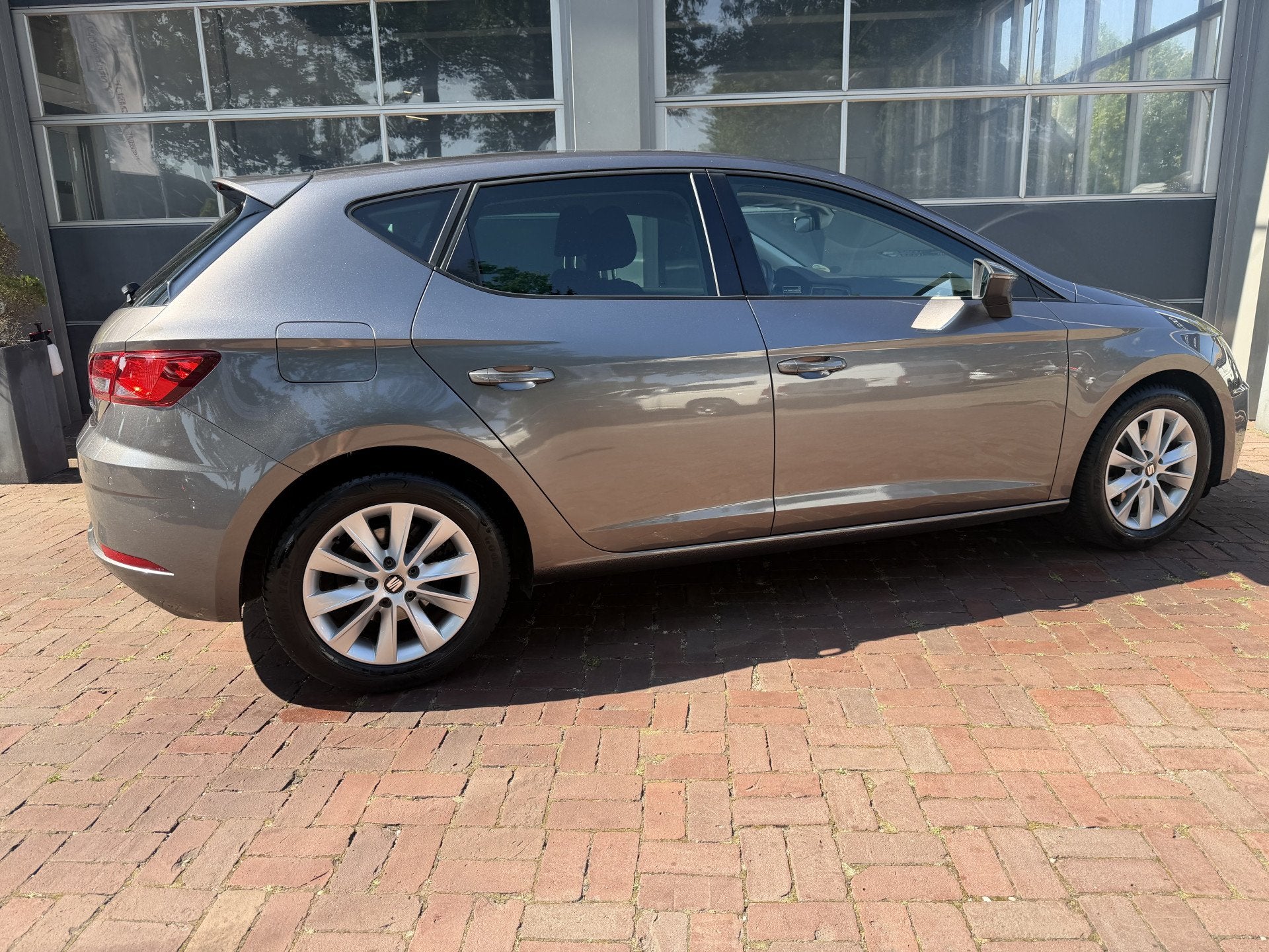 SEAT Leon 1.0 EcoTSI Style Business Intense Automaat 2017 Na, Stof, Gebruikt, Euro 6, Leon