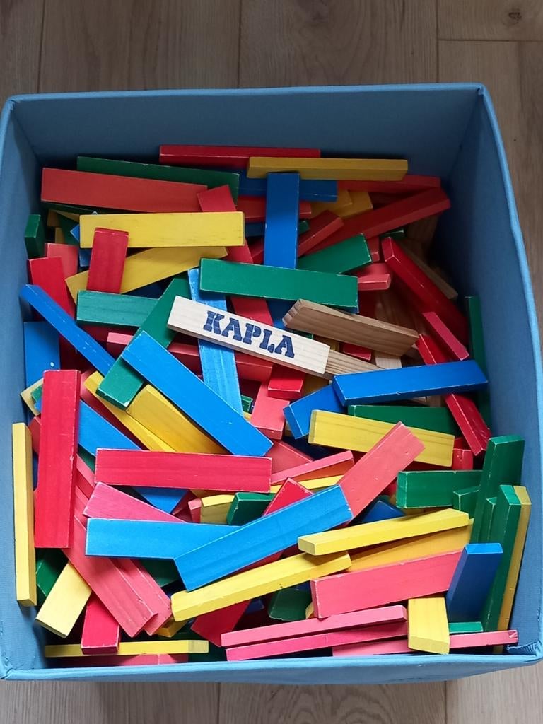 Grote doos met Kapla blokjes, blank en in diverse kleuren, Ophalen, Gebruikt, Overige merken