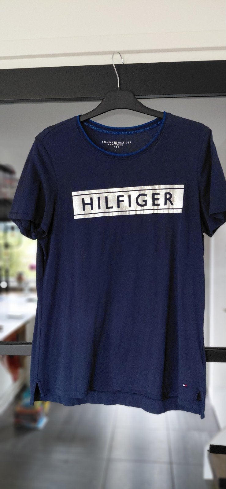 Tommy Hilfiger T-shirt - Maat L - Zo goed als nieuw, Blauw, Maat 42/44 (L), Ophalen of Verzenden, Zo goed als nieuw