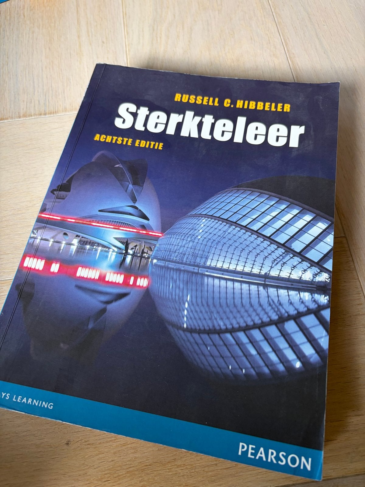 Sterkteleer - Russell C. Hibbeler (Achtste editie), Boeken, Ophalen of Verzenden, Beta, Gelezen, HBO