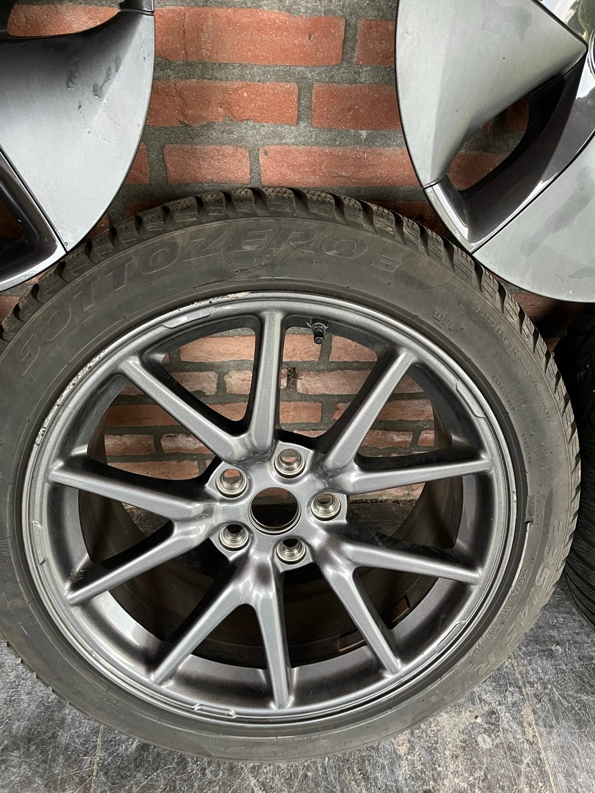Foto 6 van Tesla Model 3 aero velgen 18 inch+winterbanden+wielkappen