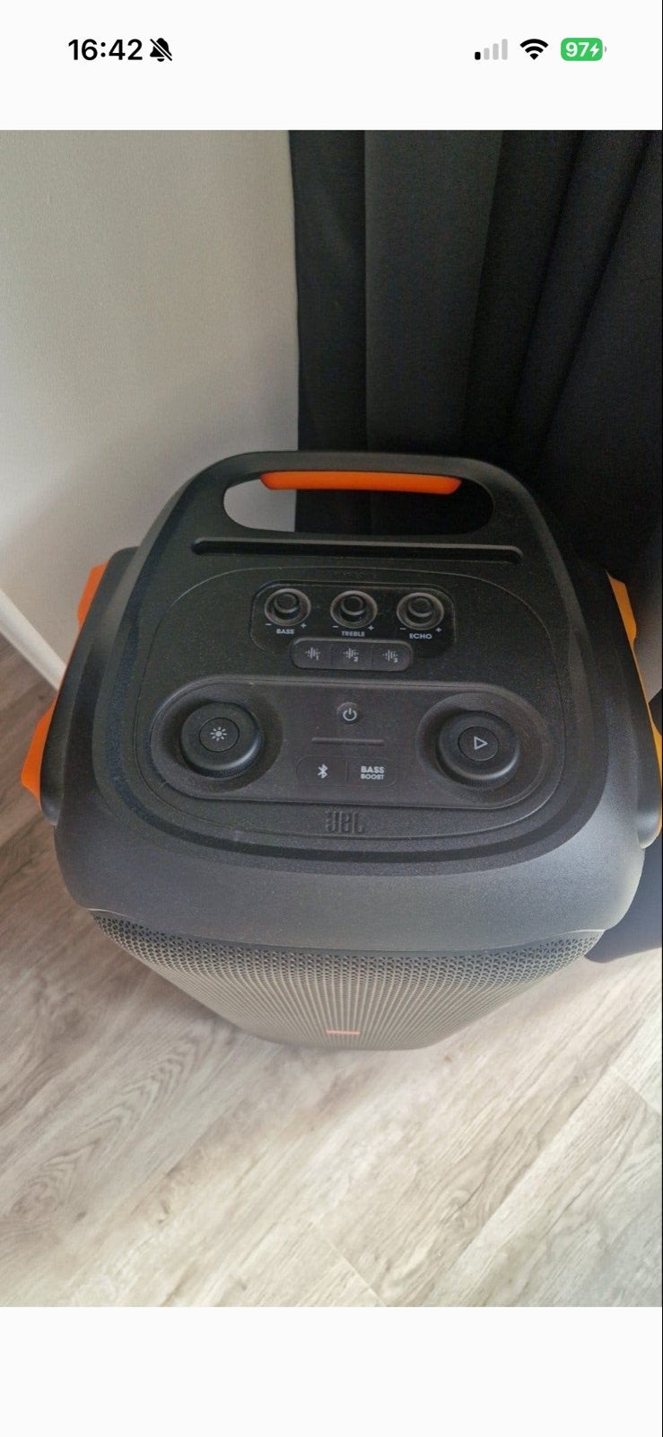 JBL Partybox 710 - Zo goed als nieuw met lichteffecten