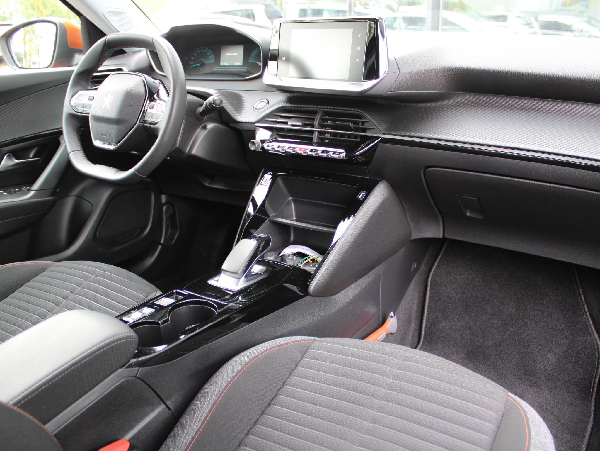 Peugeot e-2008 EV Active Pack 50 kWh | Navi / Camera / Airco, Gebruikt, Overige kleuren, 1523 kg, 315 min
