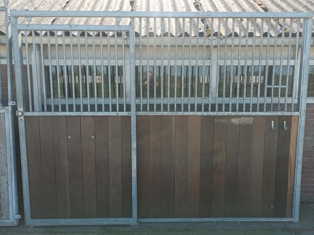 Stalwanden, Dieren en Toebehoren