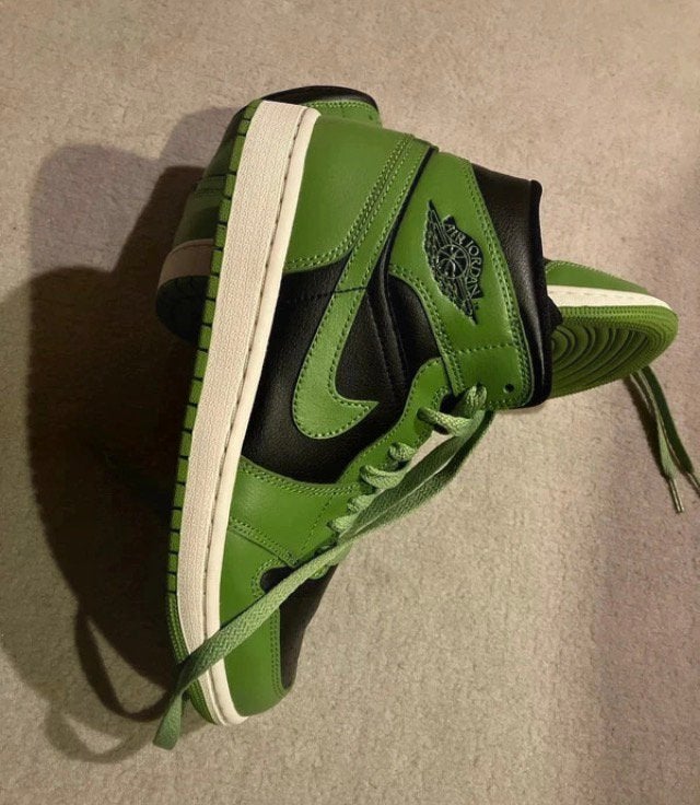Dames sneakers nike air jordan 1 mid maat 39, Ophalen of Verzenden, Zo goed als nieuw, Groen, Sneakers of Gympen