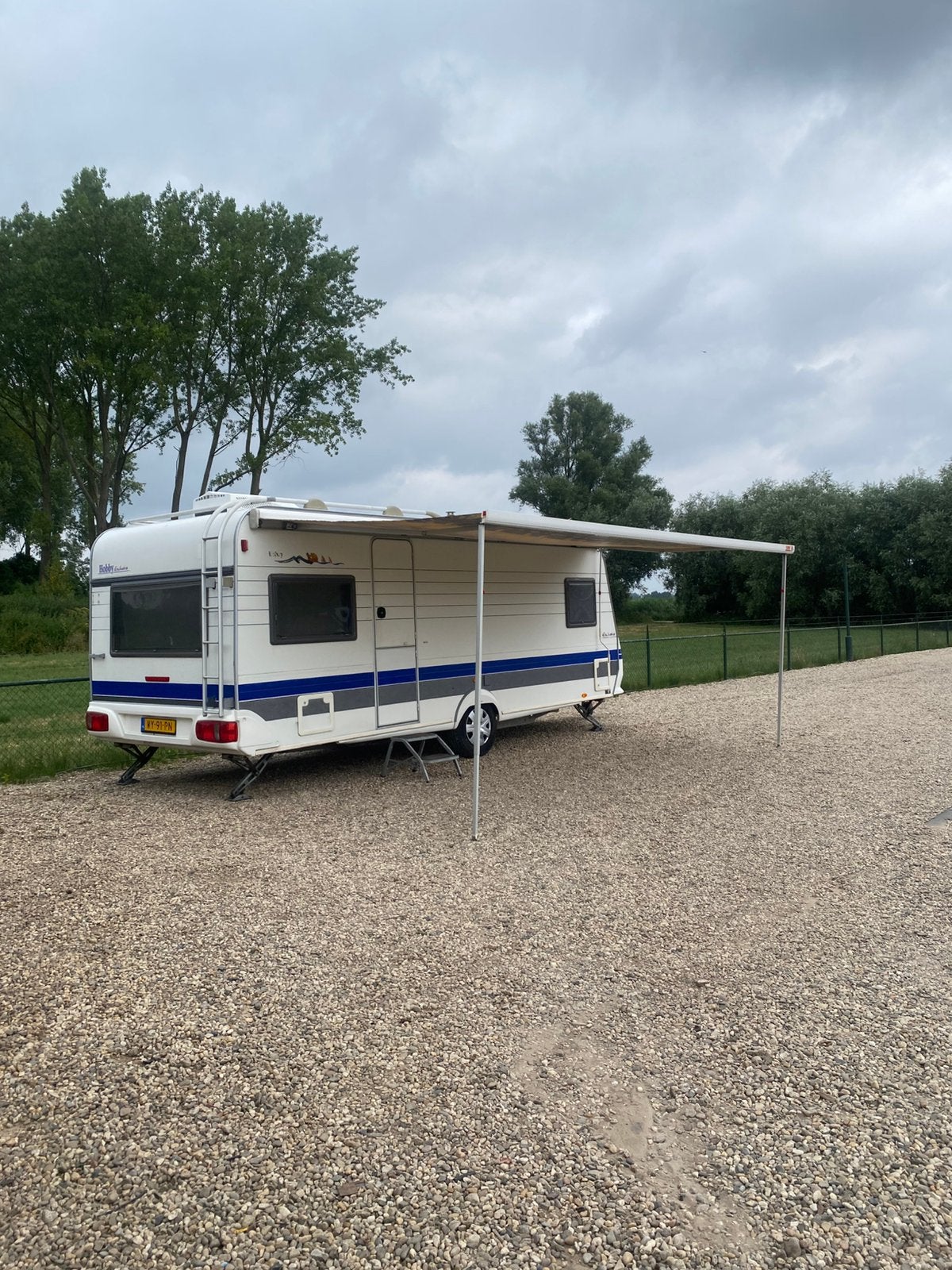 Hobby 540, Caravans en Kamperen, Caravans, Particulier, tot en met 4, 1250 - 1500 kg, Standaardzit, Hobby, Airco, Ophalen