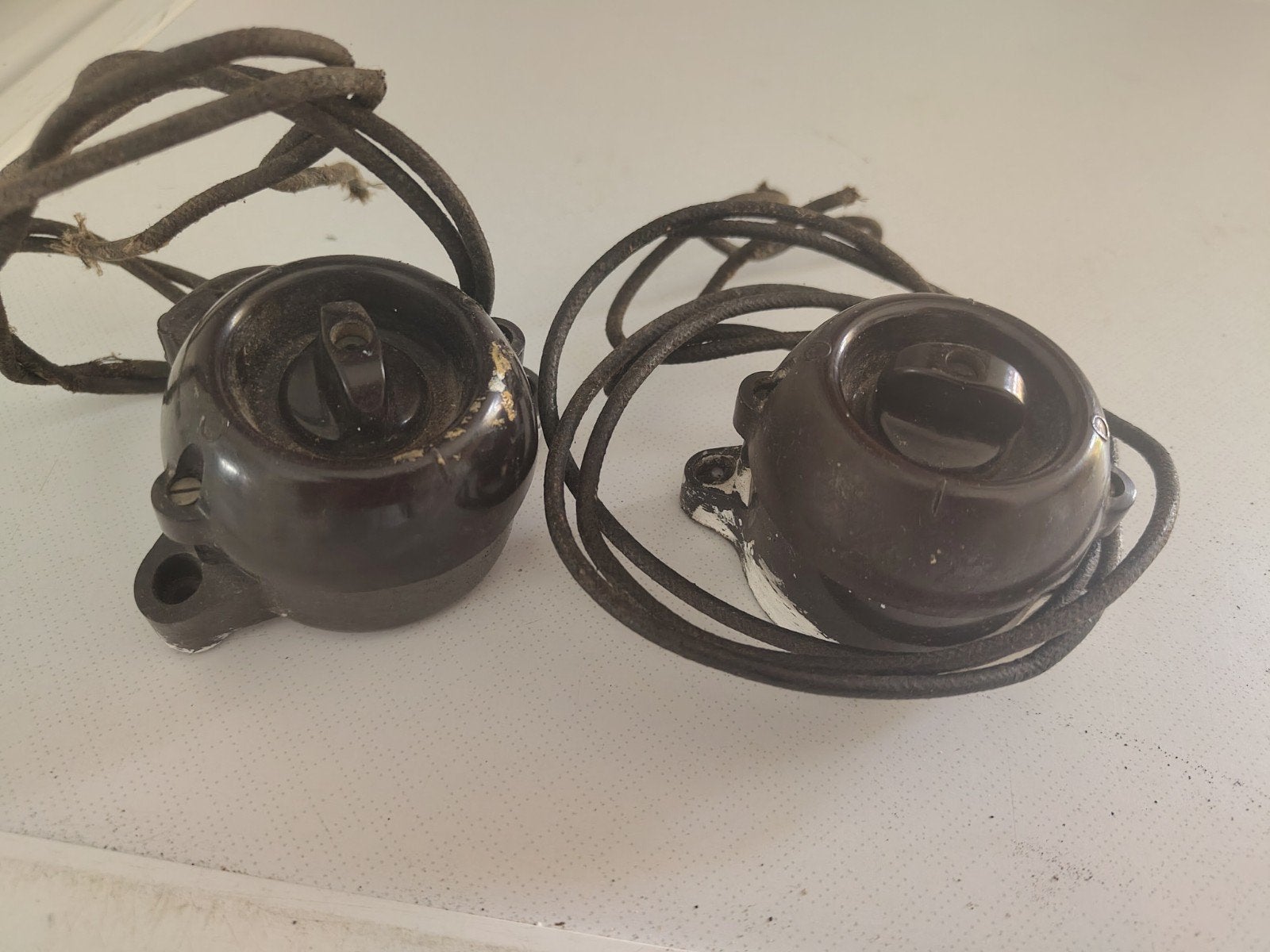 Twee bakelieten, vintage, draaischakelaars, Ophalen of Verzenden, Gebruikt, Schakelaar