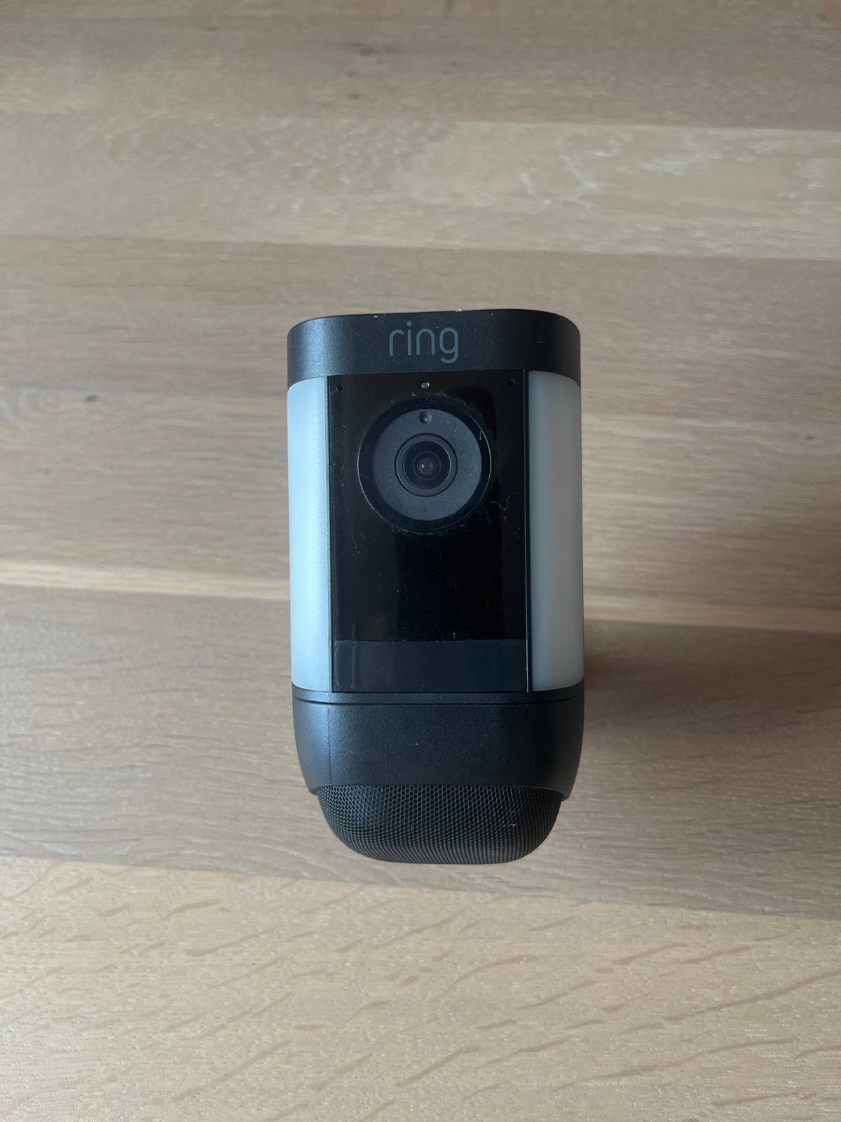 Ring Spotlight Cam Plus op accu - Beveiligingscamera, Ophalen, Zo goed als nieuw, Buitencamera