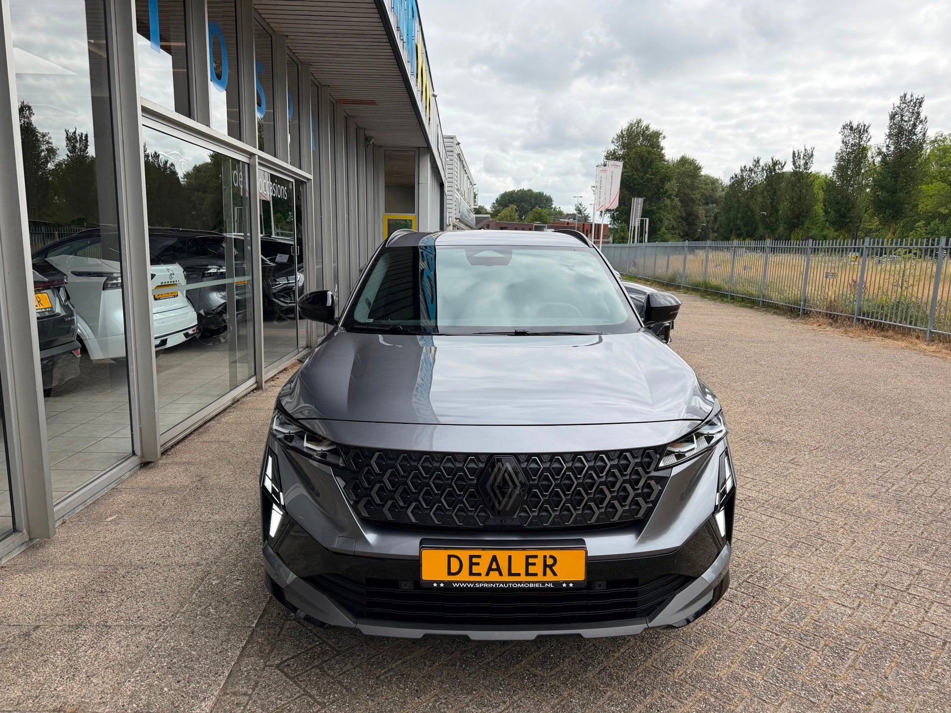 Renault Austral 1.2 E-Tech full hybrid 200 esprit Alpine NAV, Auto's, Gebruikt, Zwart, 1199 cc, Leder en Stof