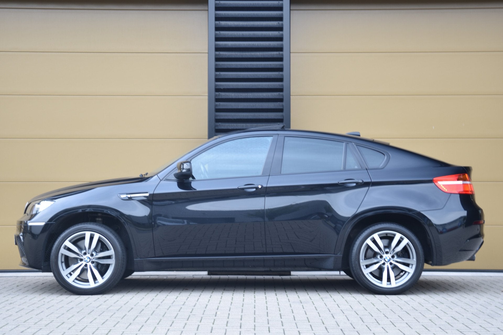 BMW X6 4.4i M * Glazen Schuifdak * 1e Eigenaar * Comfortstoe, Auto's, Automaat, Euro 5, Gebruikt, Zwart