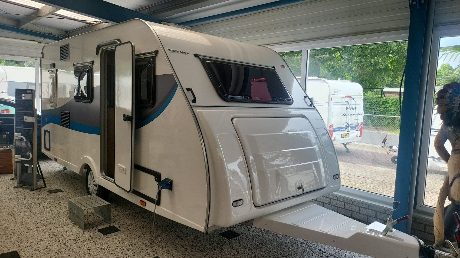 Twee Nieuwiadow Caravans uit voorr. N-Cross Max / N-new-Spor, Rondzit, Bedrijf, Schokbreker, Overige typen