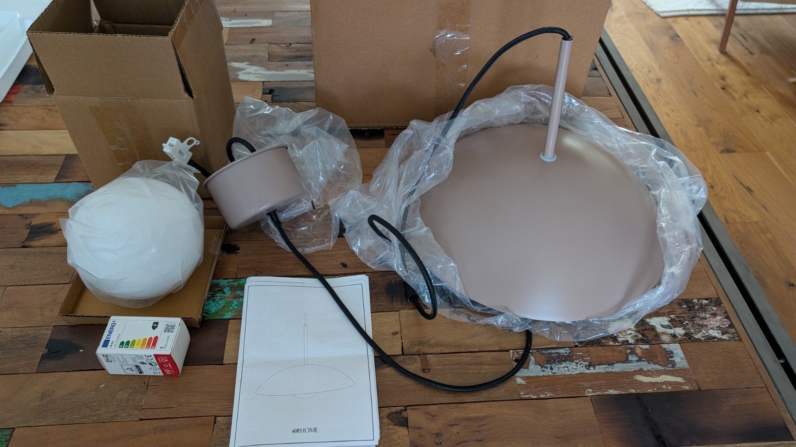 H&M Home ronde metalen hanglamp kleur taupe/lichtroze NIEUW, Ophalen of Verzenden, Nieuw, Metaal, E27 (groot)