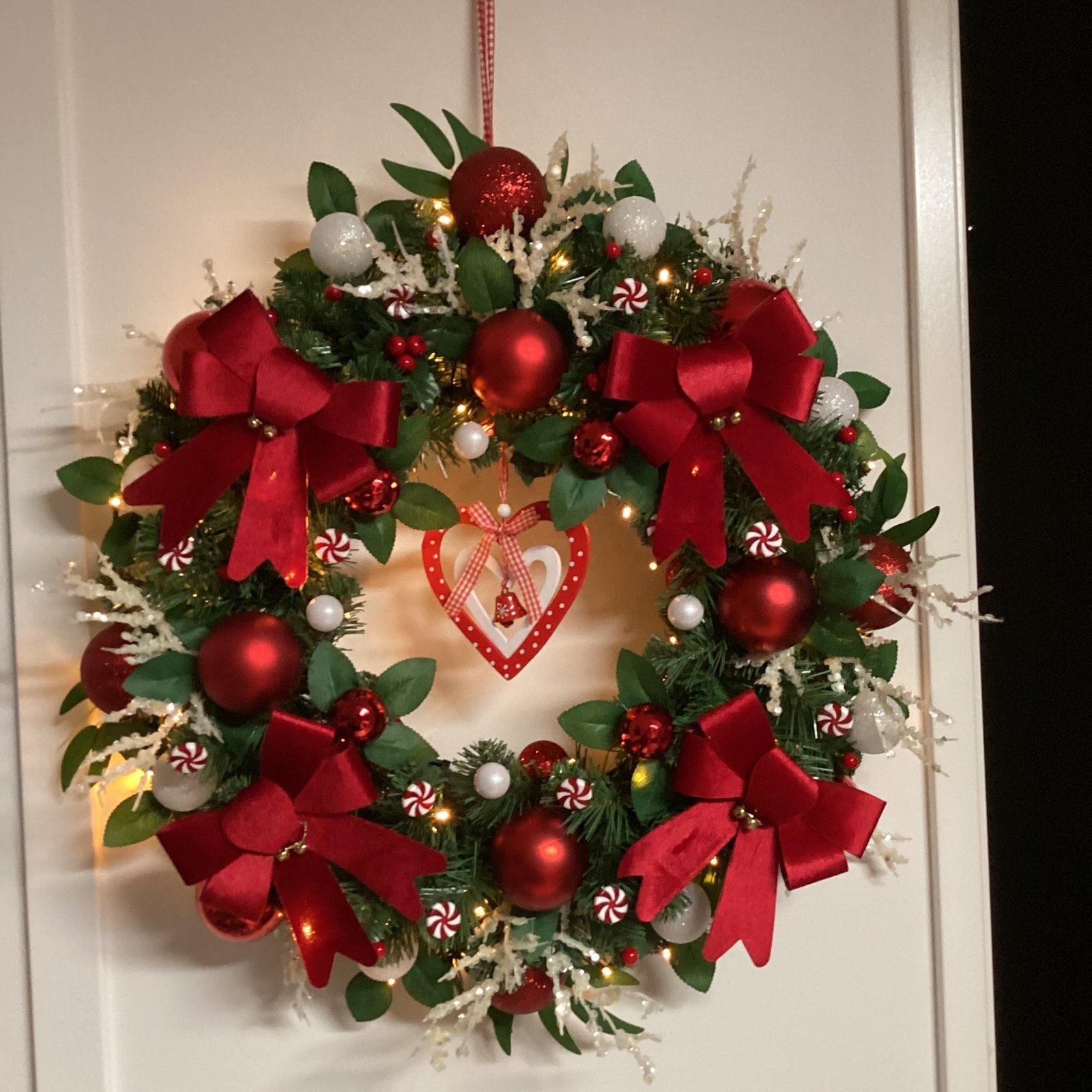 Prachtige grote kerstkrans rood, wit met verlichting 65 cm, Ophalen of Verzenden, Nieuw