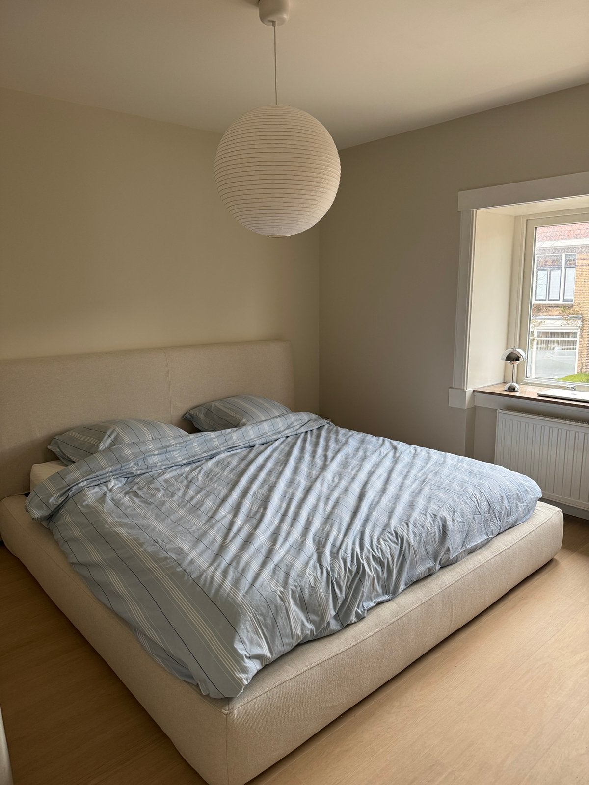 Kave BLOK bed 180x200 + TALO lattenbodem – 6 maanden oud, Ophalen, Beige, Tweepersoons, Zo goed als nieuw