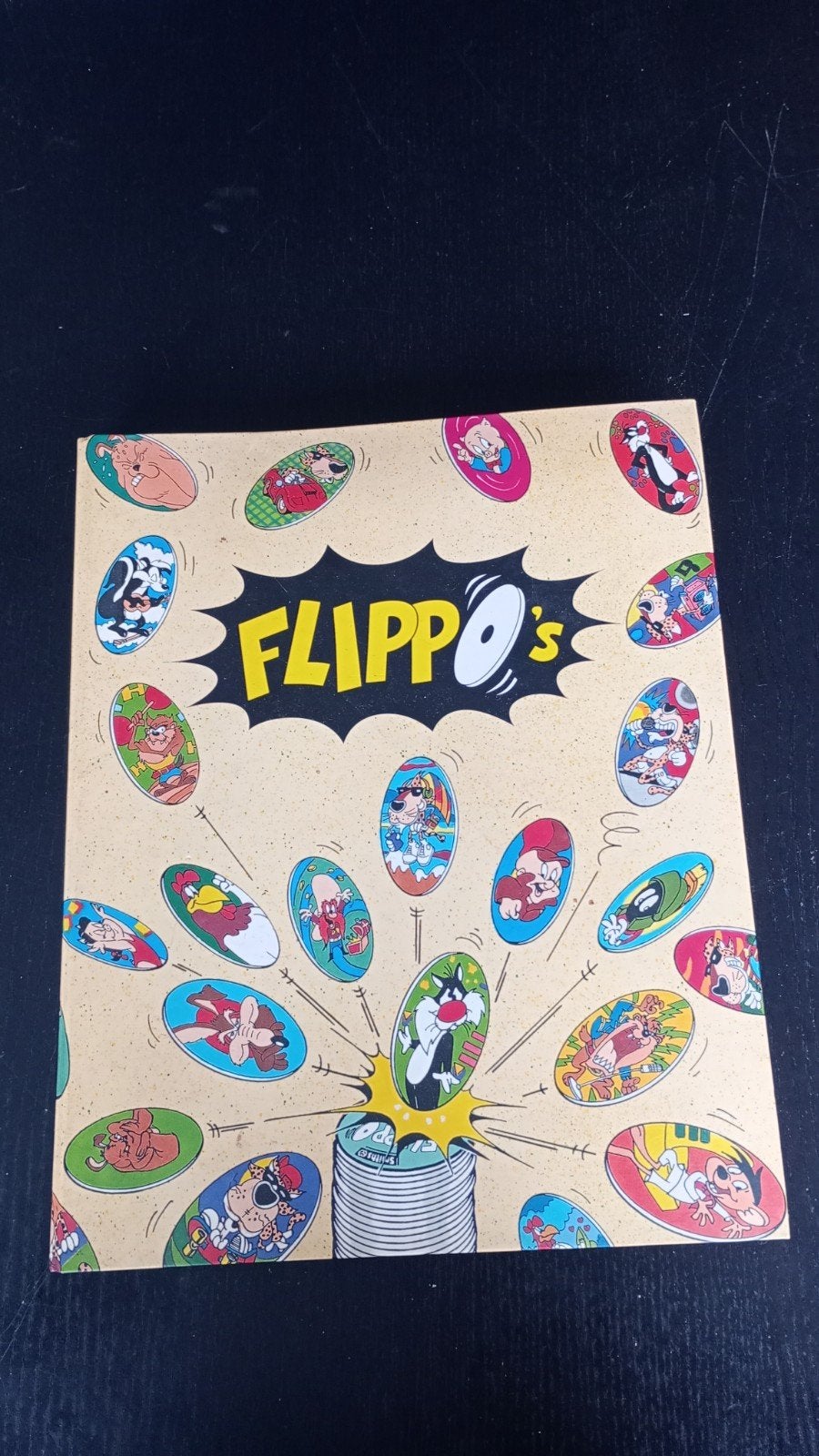 Flippo's verzamelmap met Looney Tunes en Chester Cheetos, Verzamelen, Ophalen of Verzenden, Looney Tunes, Verzameling, Met verzamelmap(pen)