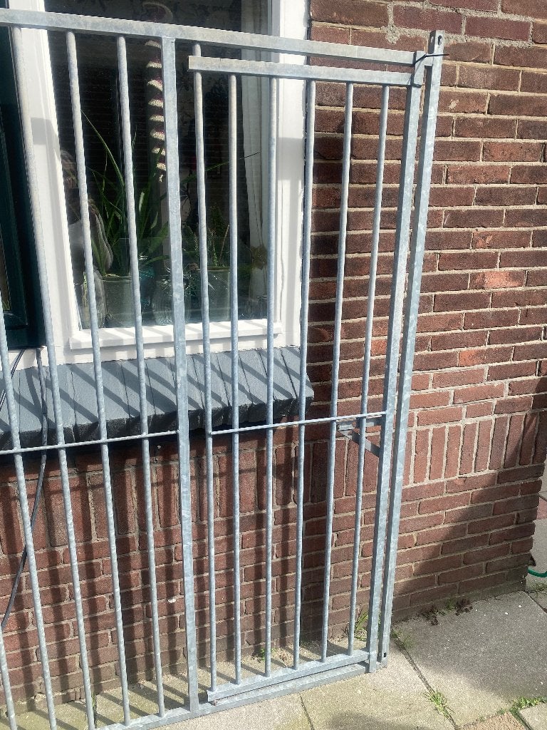 Metalen tuinhek met deur, Met poort, Gebruikt, Ophalen of Verzenden, Tuinhek