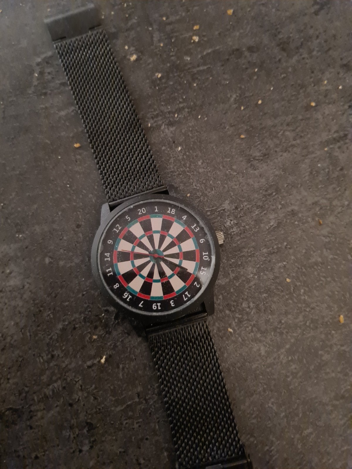 Uniek horloge met dartbord wijzerplaat - Zwart, Ophalen of Verzenden