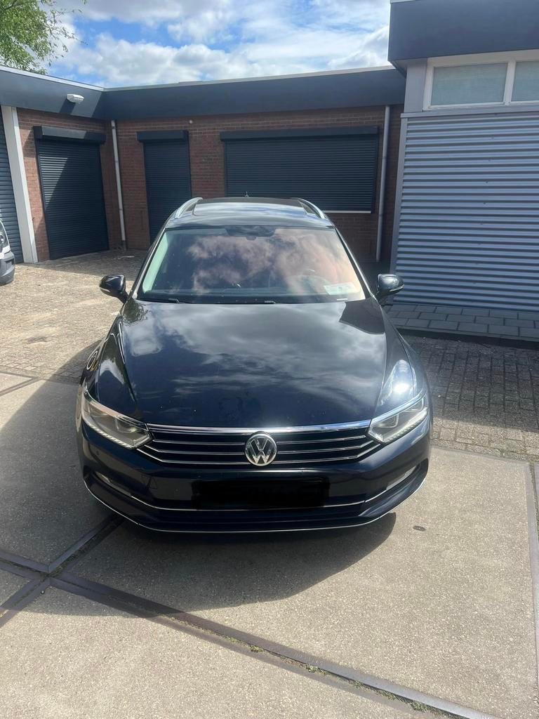 Volkswagen Passat 1.6 TDI 88KW BMT Variant DSG 2015 Zwart, Auto's, 4 cilinders, Zwart, Origineel Nederlands, Stationwagon