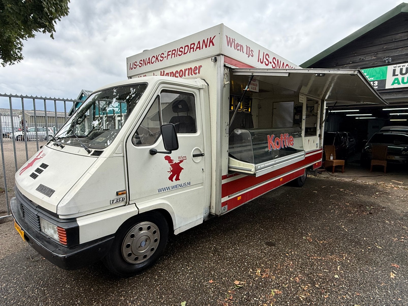 Te Koop Foodtruck - frituur - koeling  - apk -BELASTINGVRIJ, Zakelijke goederen, Partijgoederen en Retail | Verkoopwagens, Ophalen