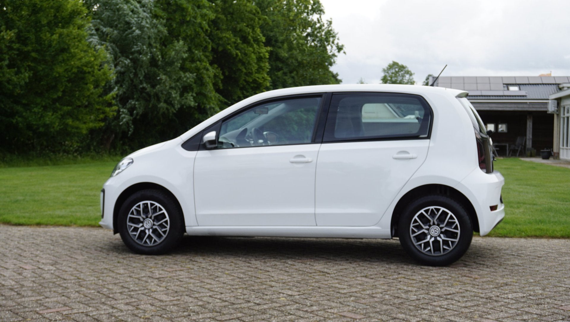 Volkswagen Up! 1.0 Airco 5 Drs, Auto's, Gebruikt, 4 stoelen, Origineel Nederlands, Bedrijf