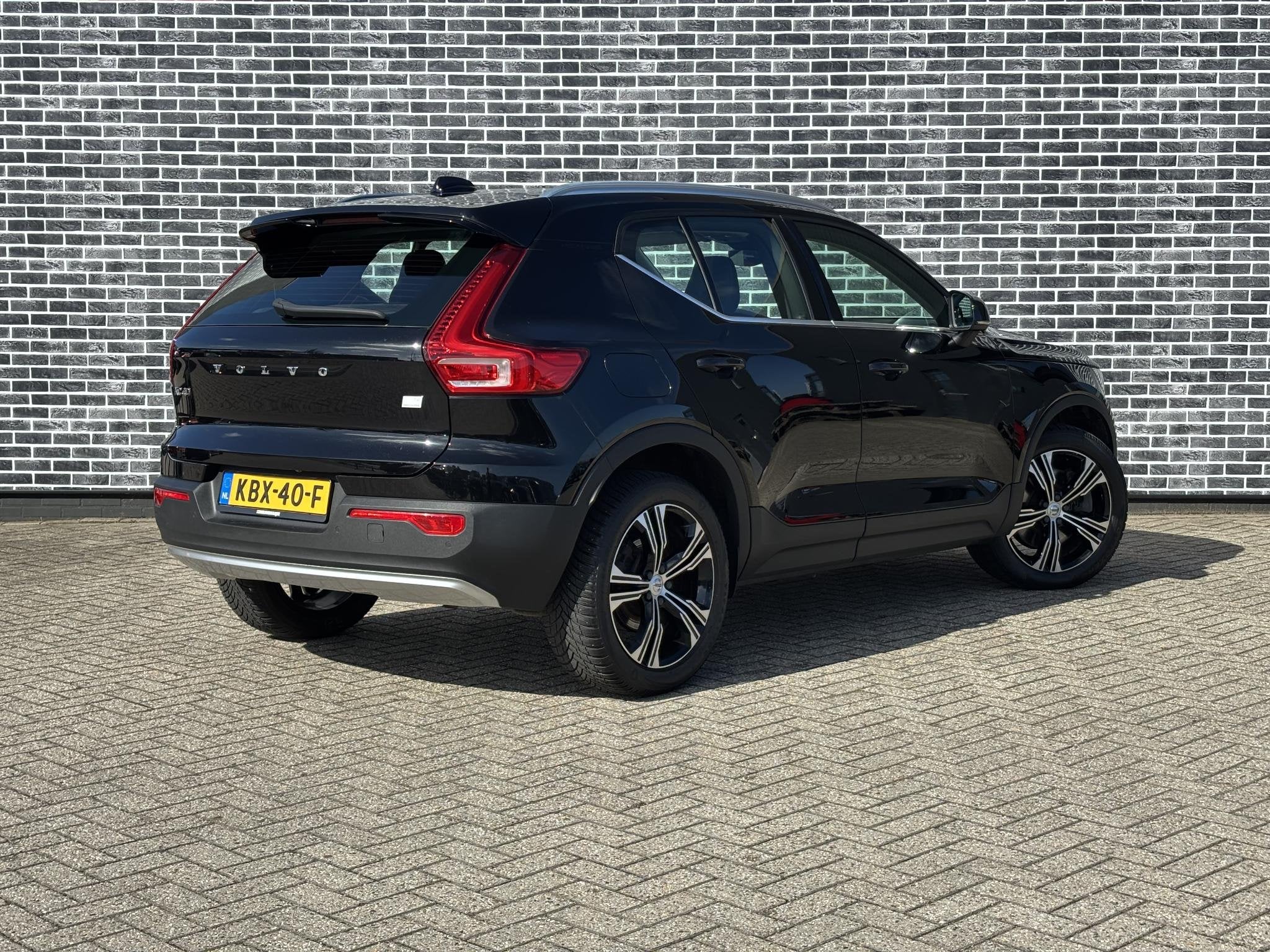 Volvo XC40 Plug-in Hybrid T4 Inscription Expression | Plug-i, 12 maanden, Euro 6, 1712 kg, Zwart
