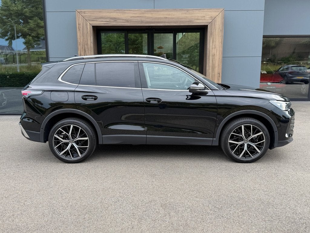 Volkswagen Tiguan 1.5 eHybrid Elegance 204pk | Trekhaak | 20, Auto's, Volkswagen, 12 maanden, Zwart, Zwart, SUV of Terreinwagen