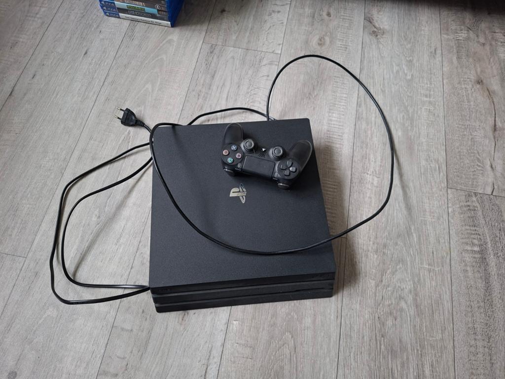 Playstation 4 pro, Spelcomputers en Games, Spelcomputers | Sony PlayStation 4, Ophalen of Verzenden, Zo goed als nieuw, Met 1 controller