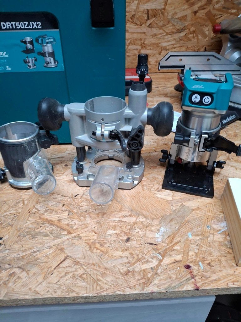 Makita DRT50ZJX2 Bovenfrees met accessoires en accu, Doe-het-zelf en Verbouw, Verzenden, Accu, Nieuw, Makita