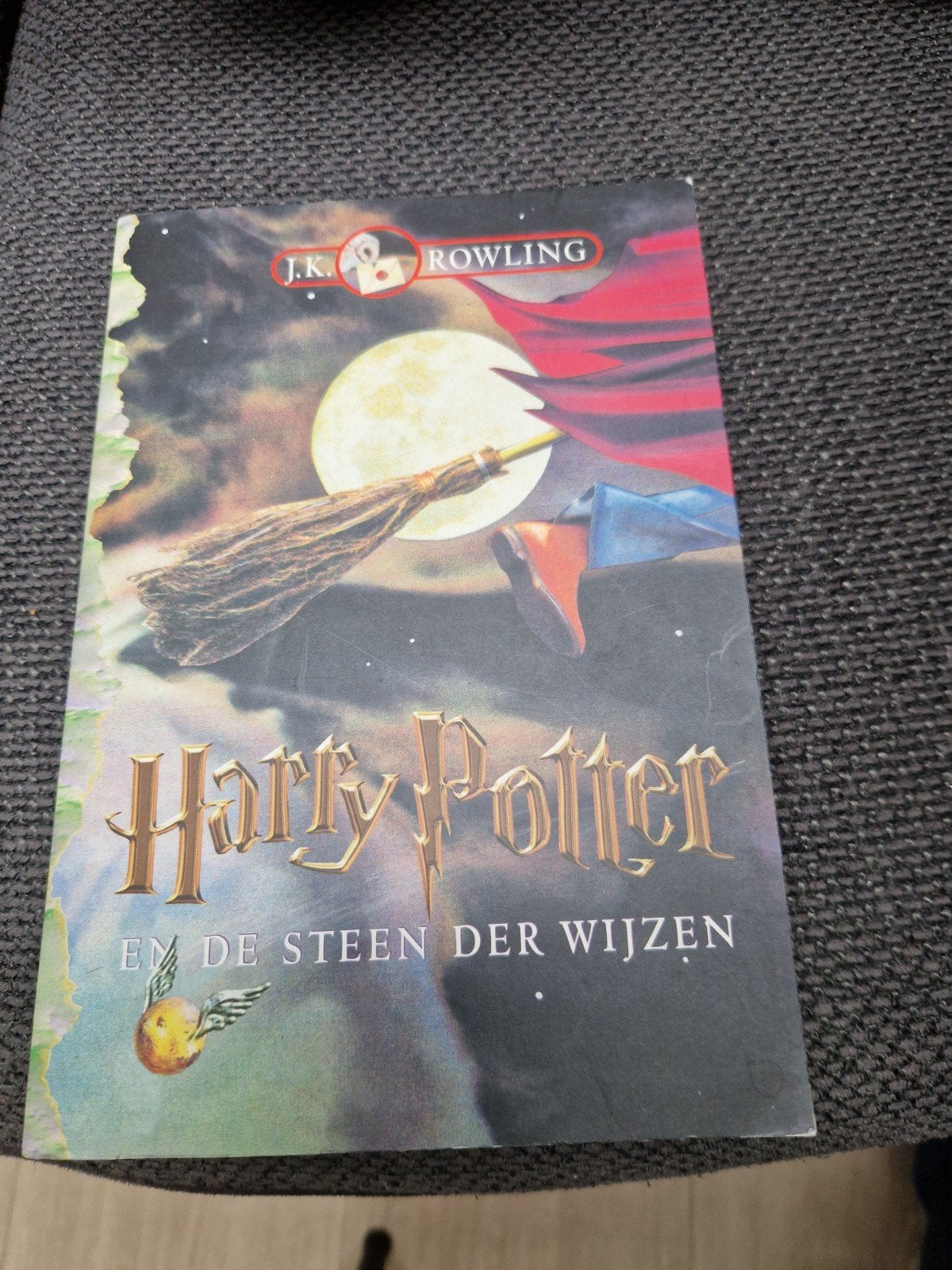 Harry Potter en de Steen der Wijzen - J.K. Rowling, Ophalen of Verzenden, Gelezen, J.K. Rowling, Fictie
