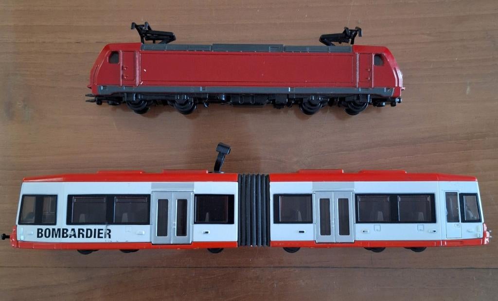 Rode Siku locomotief en  Siku Bombardier tram, Ophalen, Gebruikt, Locomotief, Overige merken
